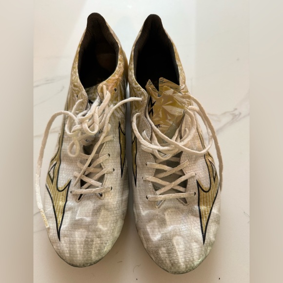 NIB Mizuno Enerzy Men’s Soccer Cleats Size 8 - Picture 1 of 6